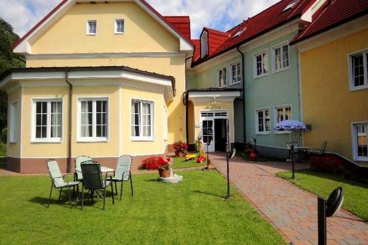 Hotel Cateski Dvorec チャテジ・オプ・サヴィ エクステリア 写真