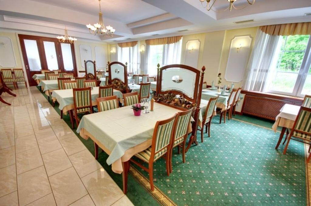 Hotel Cateski Dvorec チャテジ・オプ・サヴィ エクステリア 写真