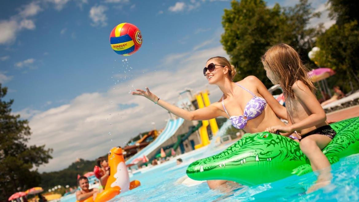 Hotel Cateski Dvorec チャテジ・オプ・サヴィ エクステリア 写真